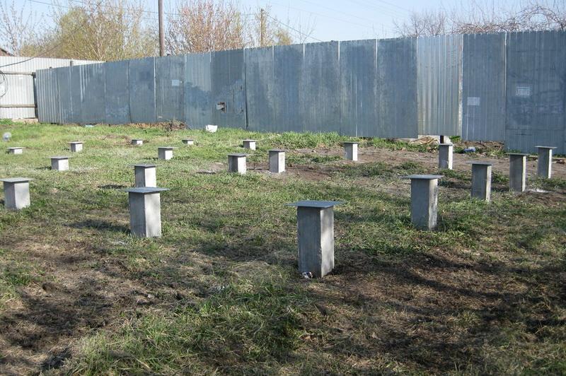 сваи Если почвы топкие или возможно затопление – используются сваи