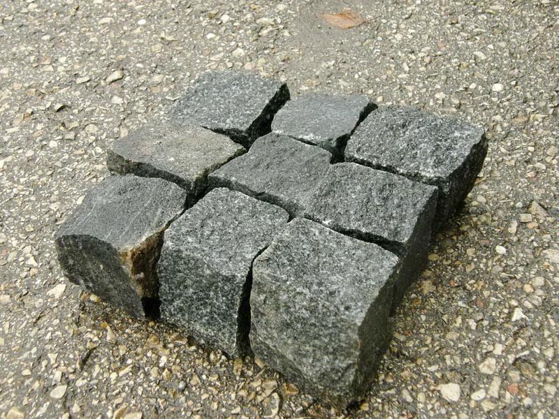О колотой брусчатке