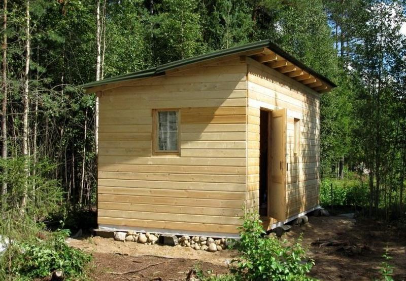  Рекомендуем обшить сарай листами влагостойкой фанеры или досками